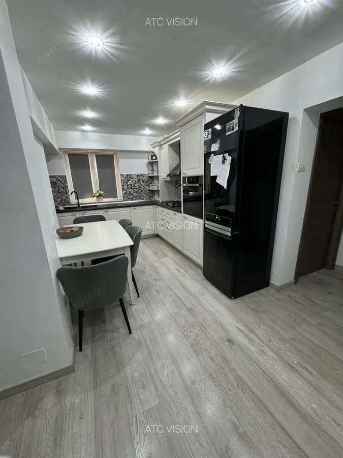 Apartament 3 camere • Parc Sebastian • Parcare inclusă • Centrala te