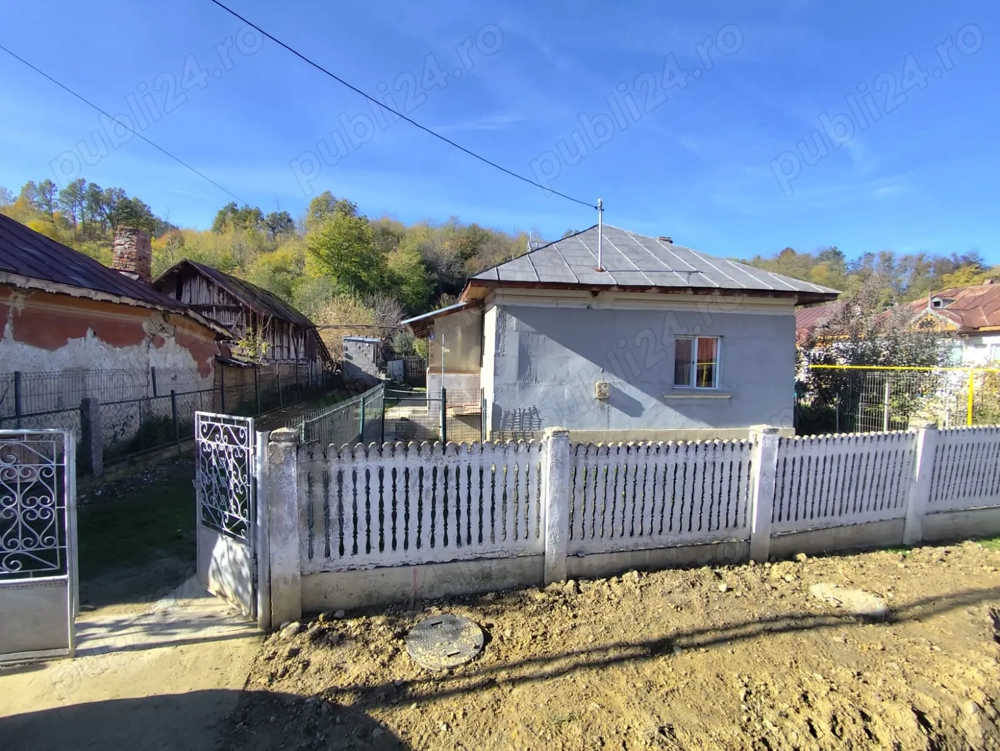 Casă de vânzare într-o zonă liniștită și vecini minunați