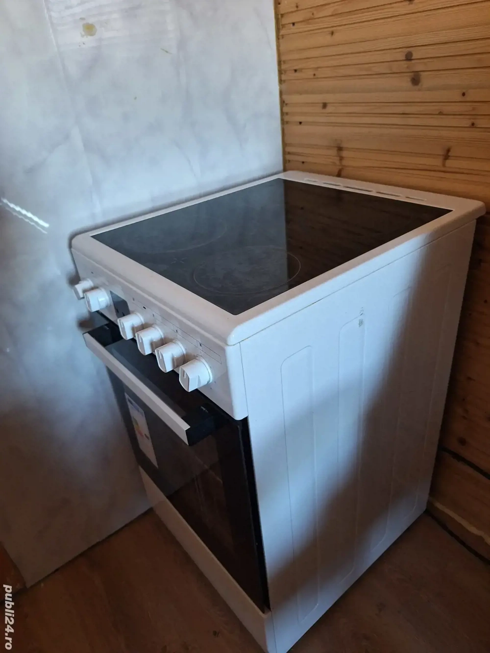 Vand aragaz electric cu 4 ochiuri si cuptor