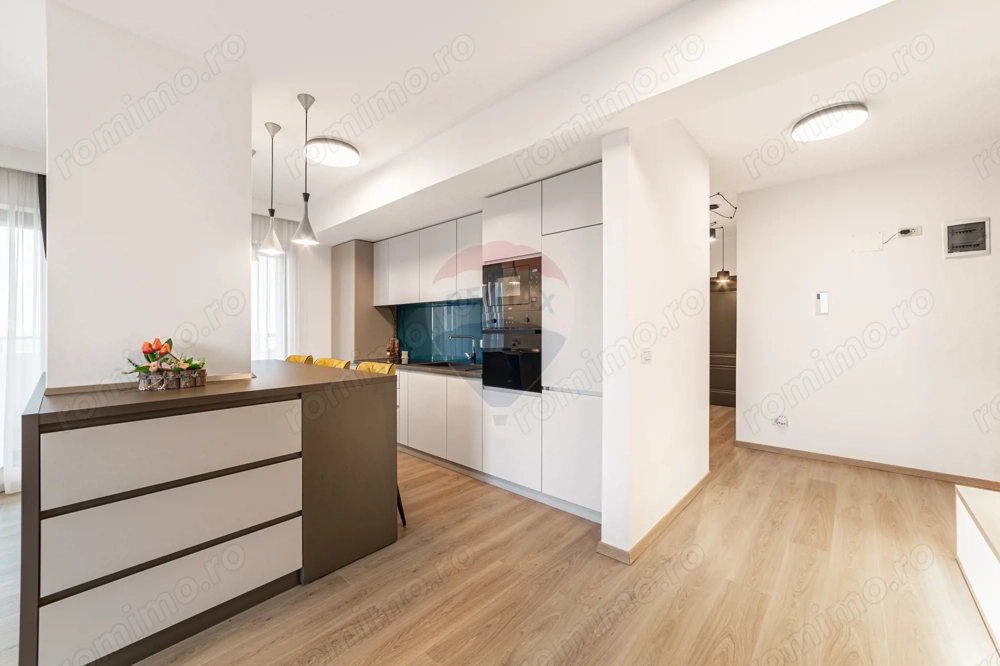 Apartament tip PENTHOUSE, 3 camere de vânzare, posibil RATE, Adora UTA