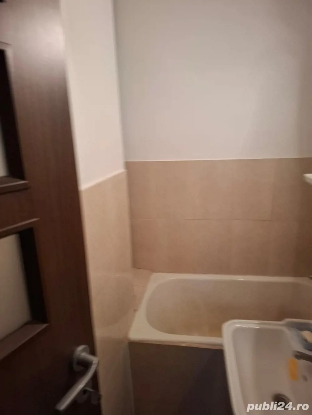 vand apartament doua camere in Titu