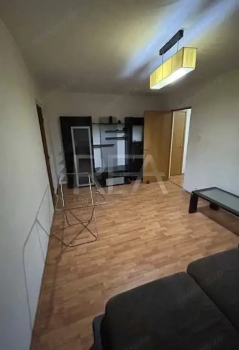 3 camere 4/8, bloc 1982, 70 mp-Gorjului-50m metrou