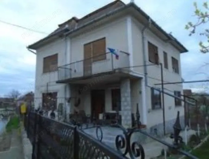 Cota de 3/8 din casa si teren, Loc Unirea, Jud Alba