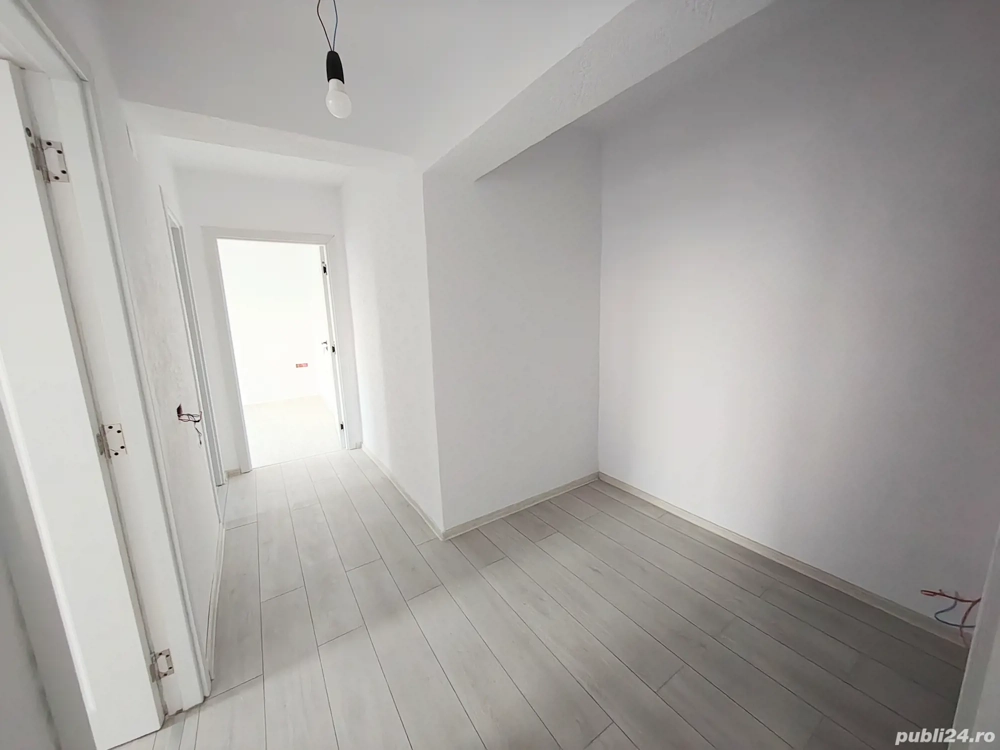 Vând apartament cu 2 camere, Hunedoara, decomandat, zona Micro 7, 29000 euro neg