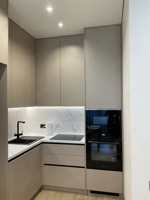 2 Camere de vanzare zona Uniri