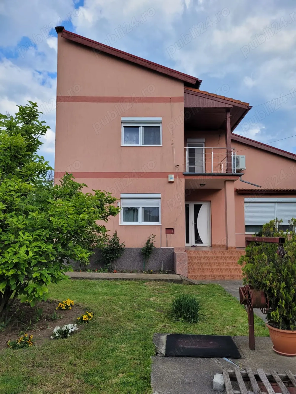 Proprietar ofer de vanzare vila in Giarmata ,Timis cu teren 3750 mp .