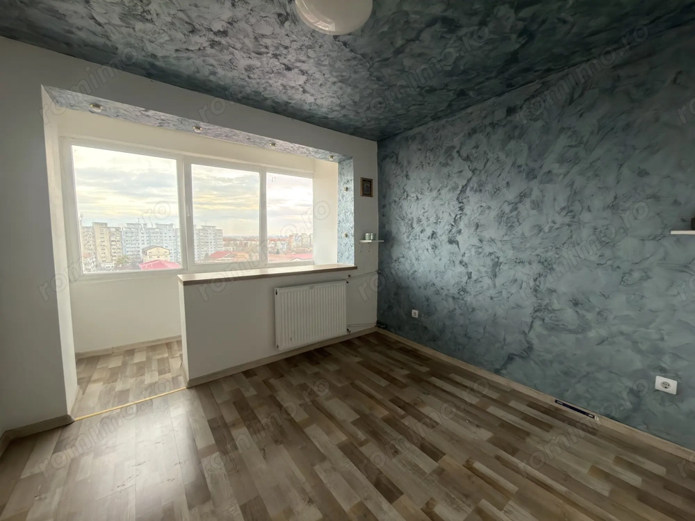 Etaj intermediar. Bloc izolat. Bucatarie inchisa 