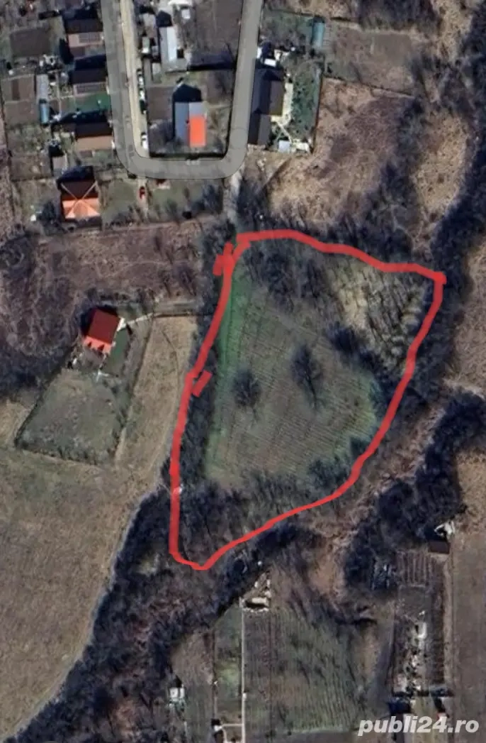 Vând teren intravilan 5000 mp