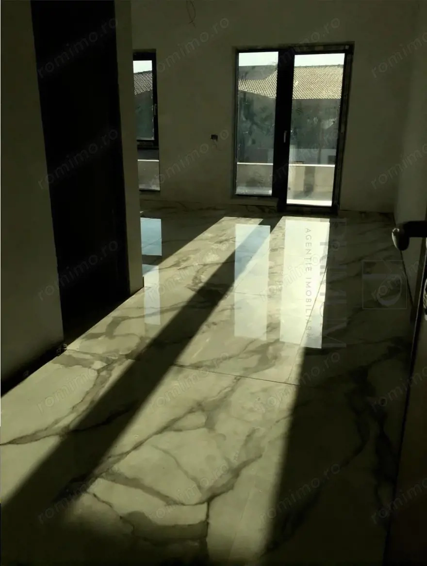 GIROC - 3 CAM - DECOMANDAT - 2 BAI - TERASA 30MP - LOC PARCARE - BLOC NOU