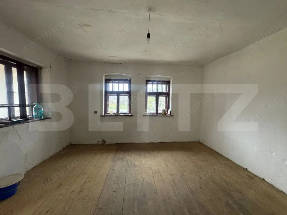 Casa cu 2 camere in Densus, 20 km de Manastirea Prinslop