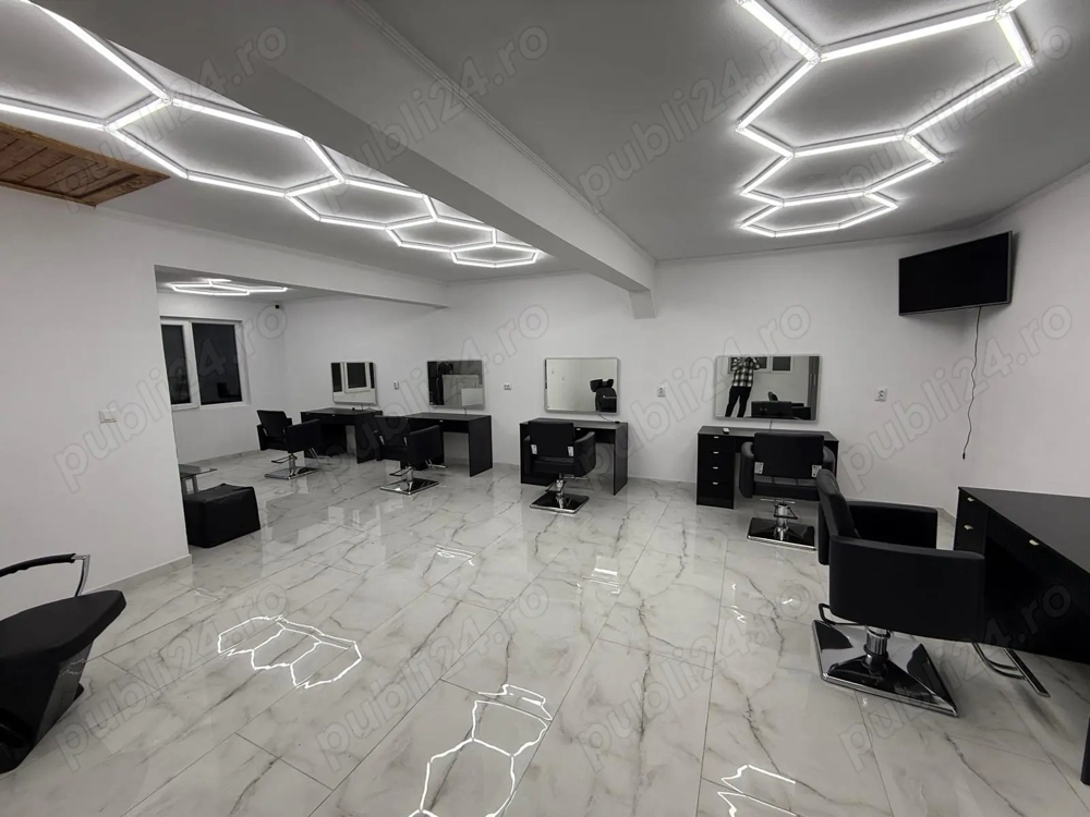 Ofer 4 posturi pentru frizerie 