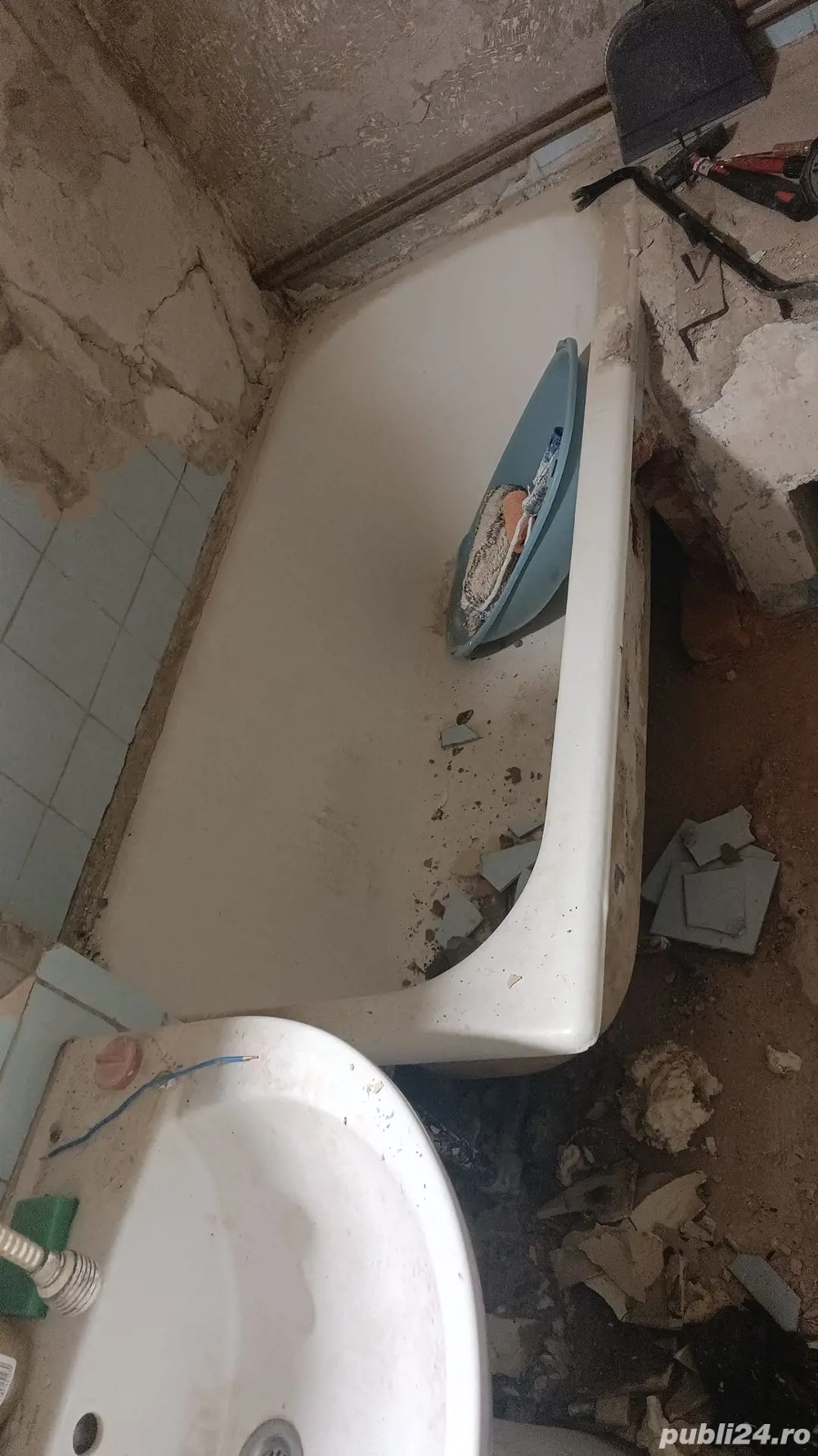 Cada de fonta doar manipulare si transport de plătit sau realizat