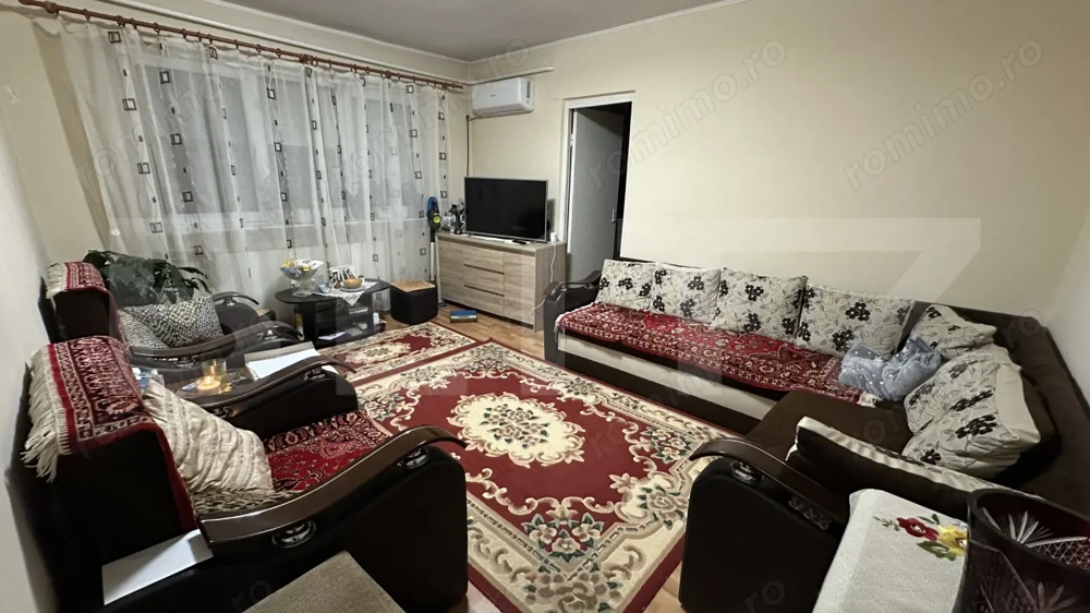 Apartament semidecomandat cu 2 camere, zona Velenta