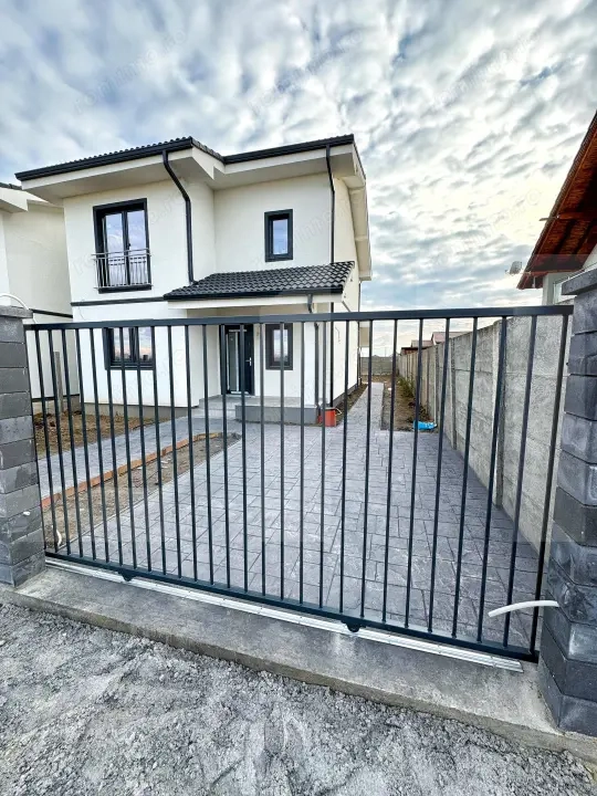 Duplex 4 camere Mosnita Veche