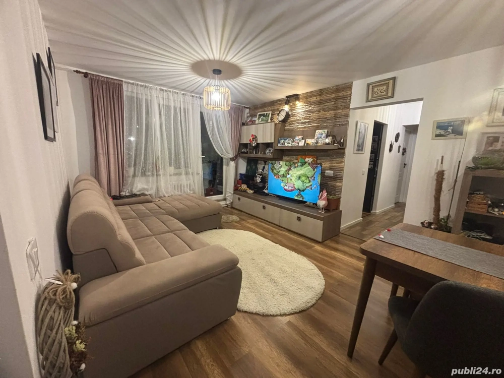 Vând apartament 3 camere