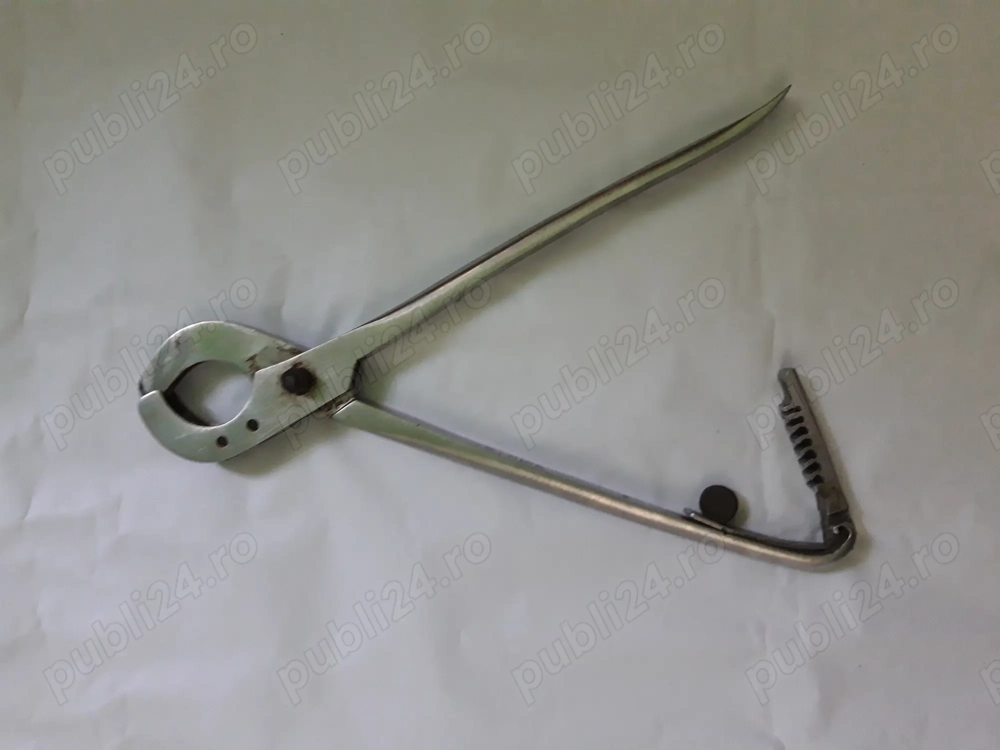 Clește pentru castrat animale