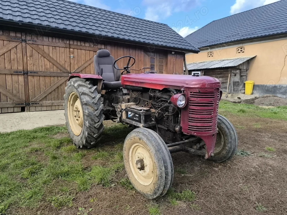 Vand Tractor Hurlimann cu motor de Brasov