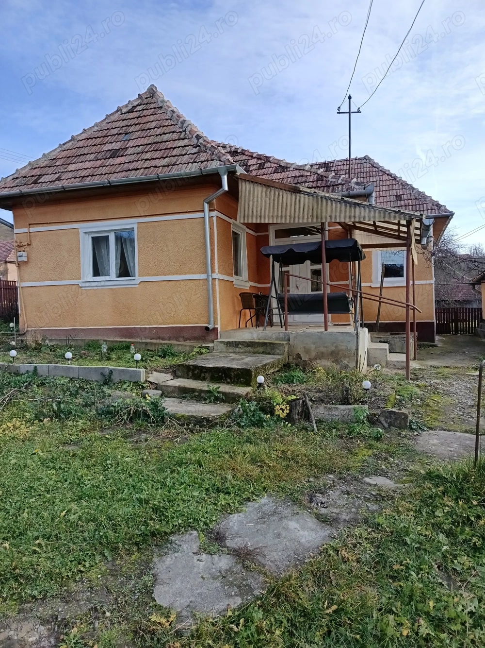 Vând casă plus teren