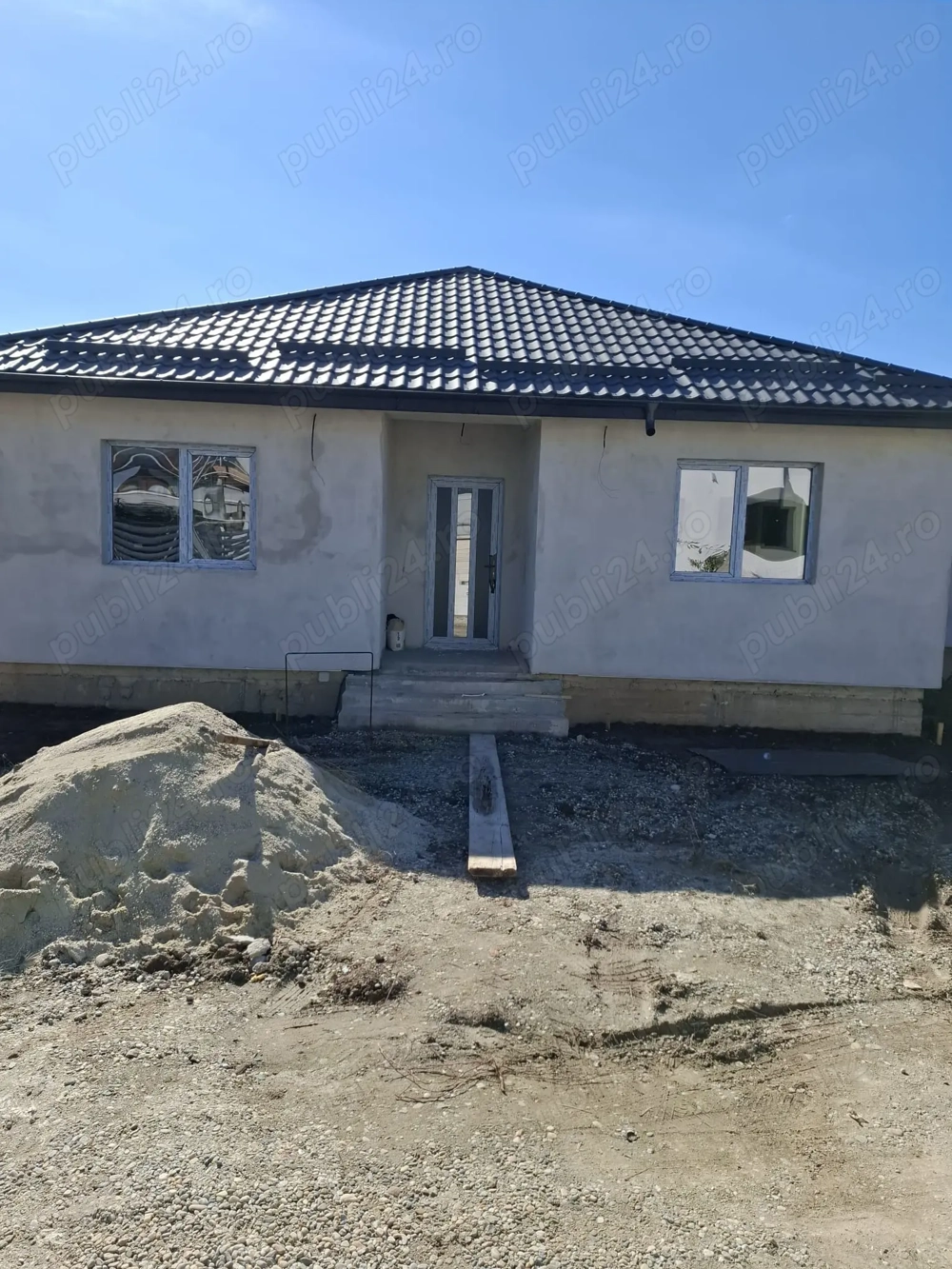 Casa de vânzare construcție 2024 pe teren de 500 mp.3 dormitoare 2 bai living încălzire pardoseala t