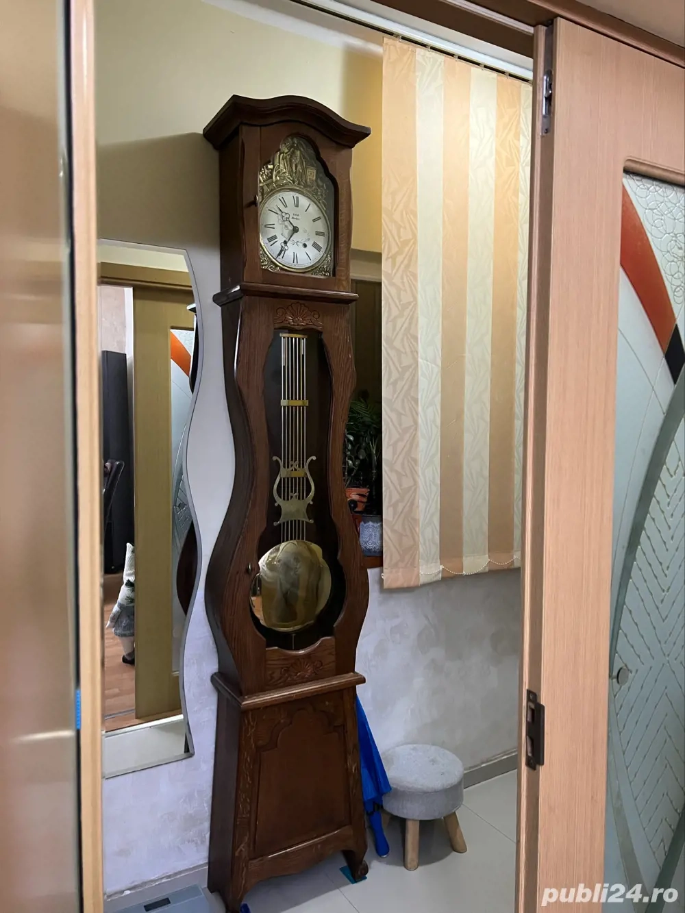 Ceas de podea vintage   mecanic, cu pendul   stare foarte buna