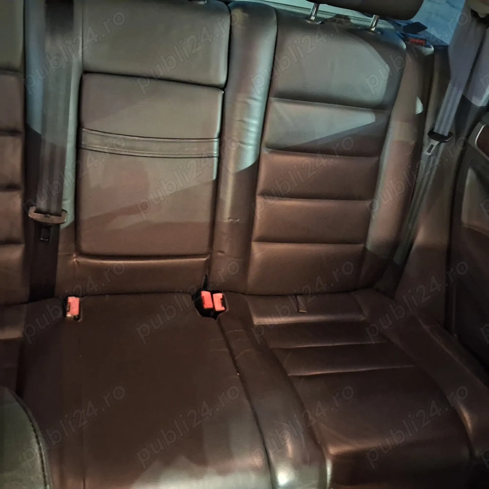 Vand vw touareg 2.5 din anul 2009 cu volanul pe partea dreapta