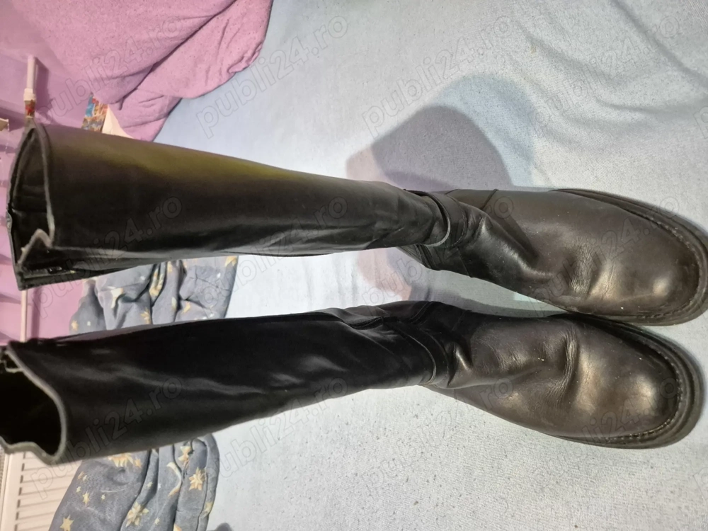 Vând cizme din piele naturala pt femei.