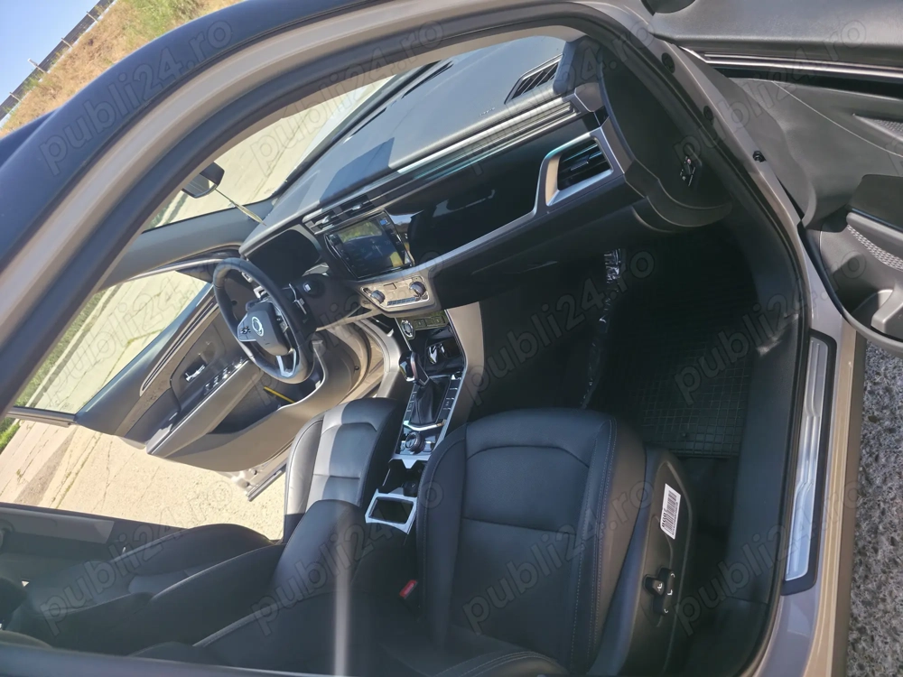 Vand Korando Latte Greige Black Edition Automat