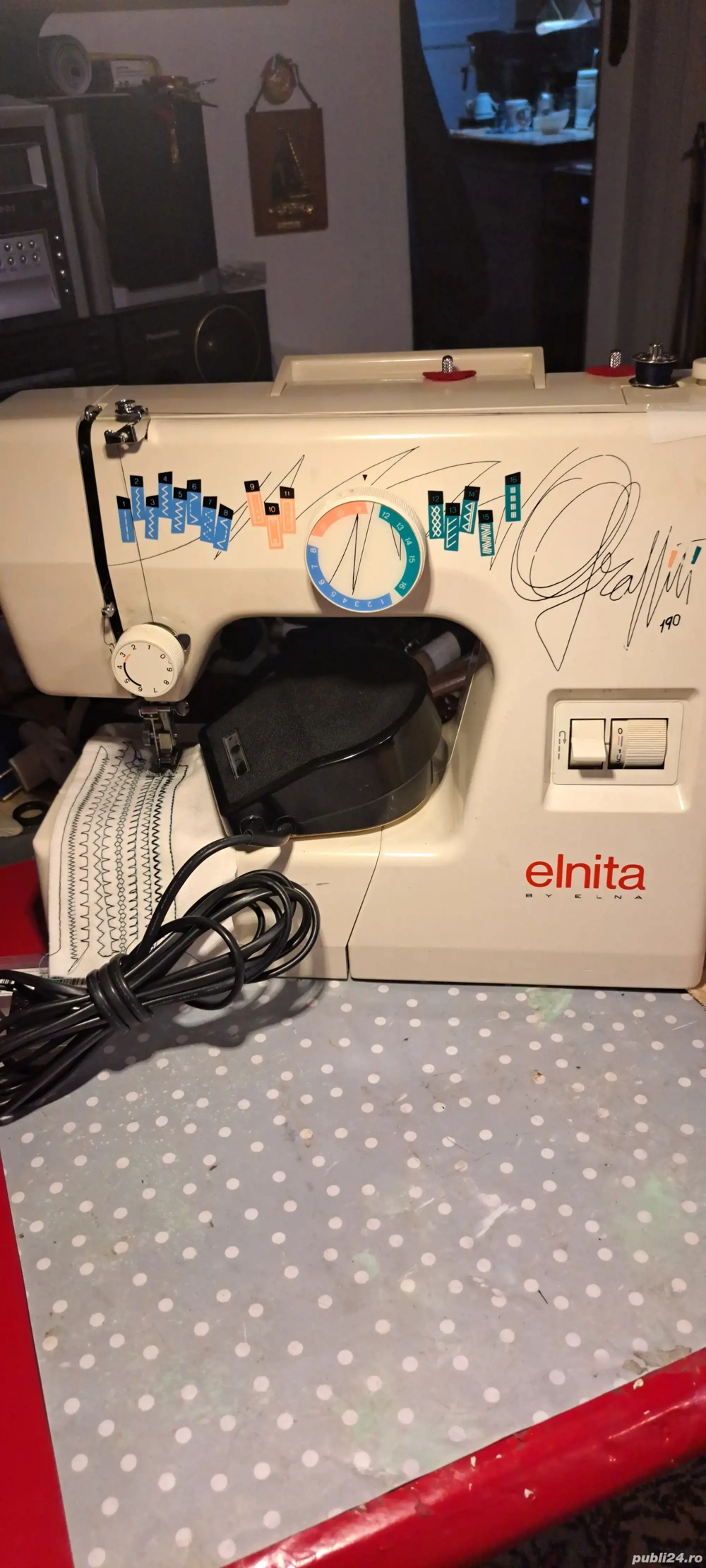Vînd mașina de cusut 