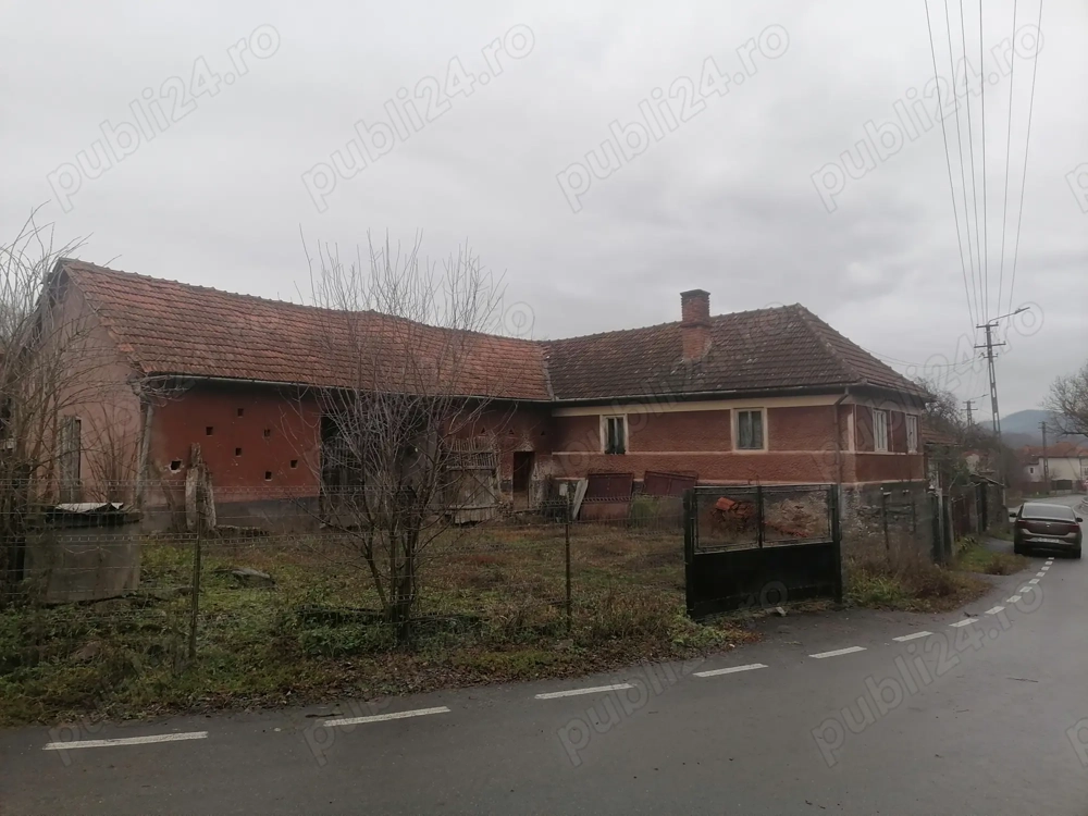 Vând casă în sat Poieni