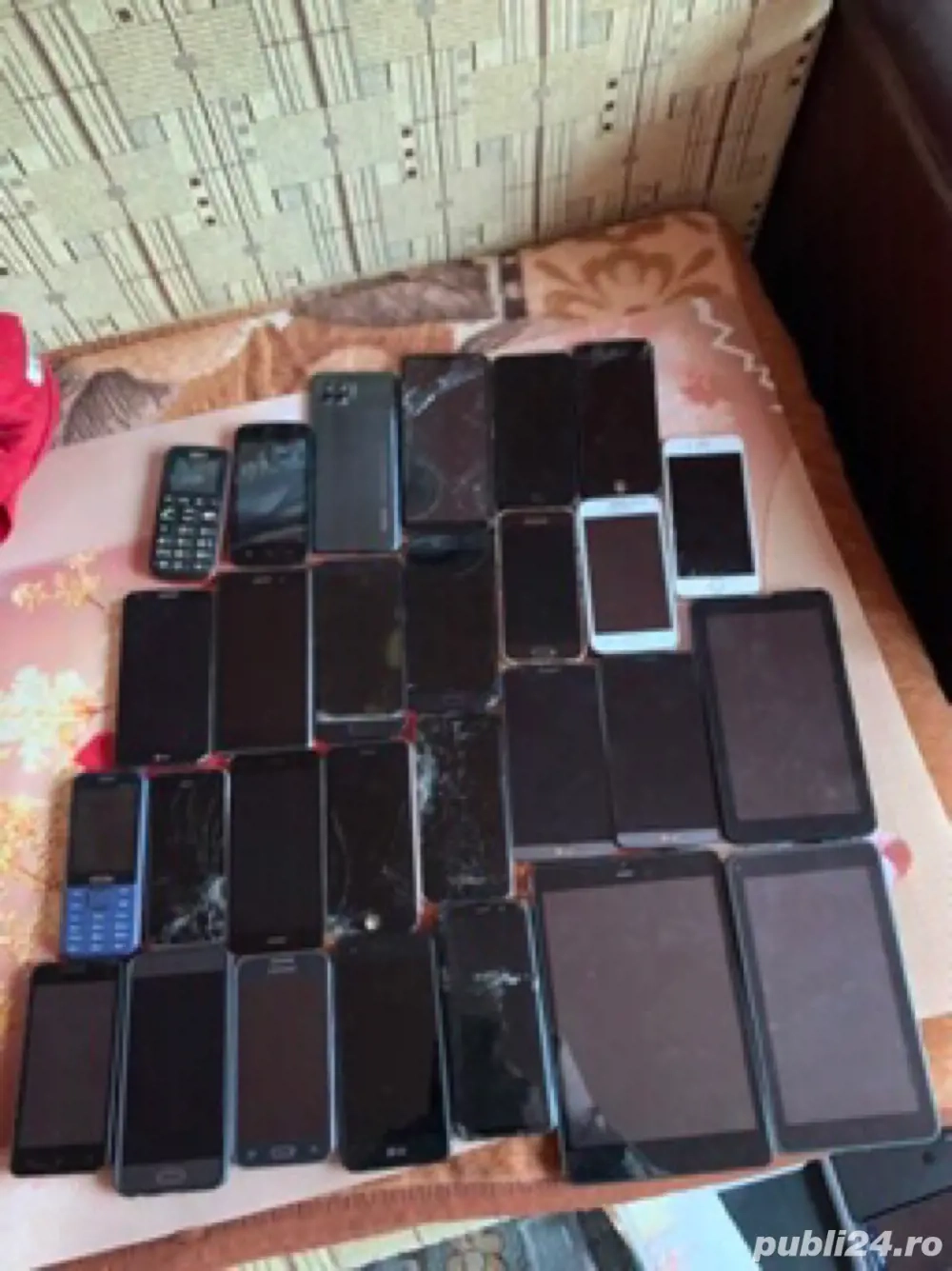 vand lot de telefane si tablete si 2 leptopuri pentru piese sau repara