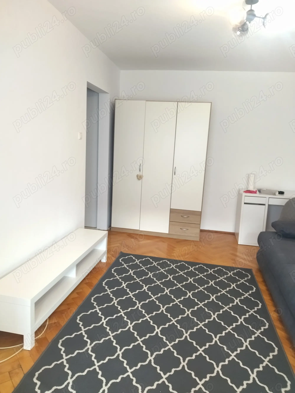 Proprietar ofer spre inchiriere garsoniera  zona Aradului,aproape de MALL