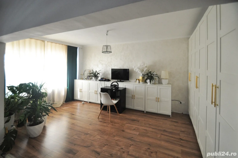Inchiriez apartament in regim hotelier, centrul orasului.