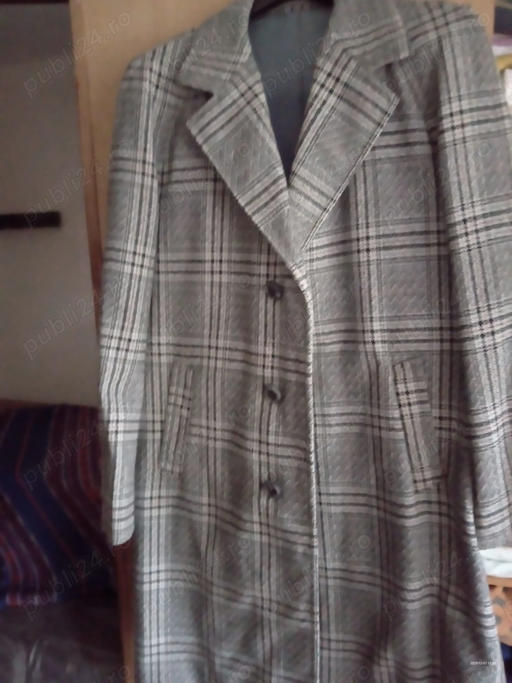 Vând pardesiu in carouri pentru bărbați, marime mare, XL
