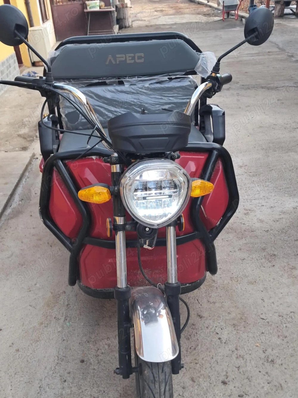 Vand triciclu electirc 