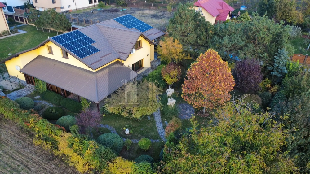 VILĂ INDIVIDUALĂ | CURTE AMENAJATĂ | PROSUMATOR 8 kW