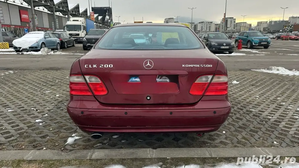 Vand masina pentru piese