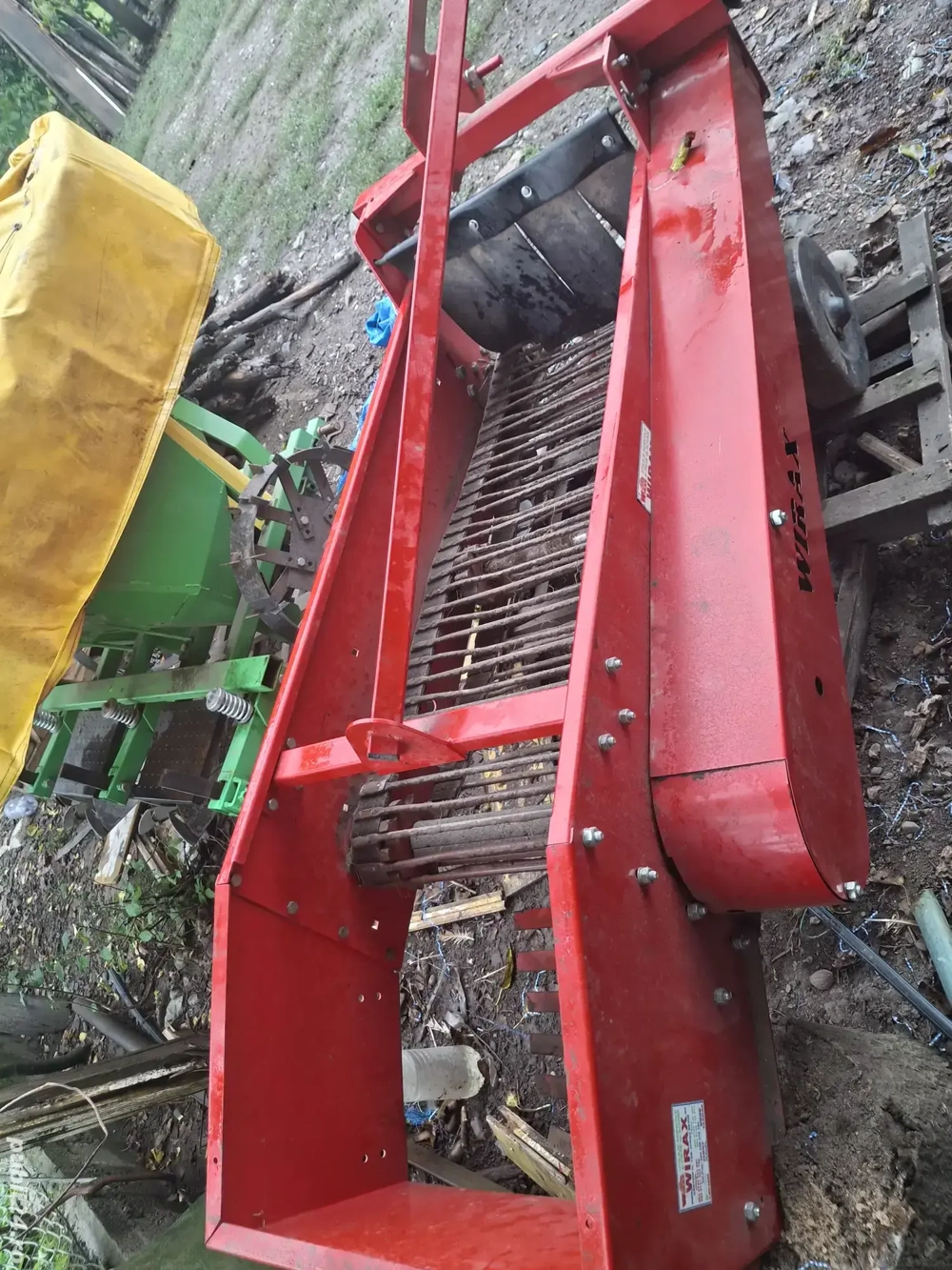 Mașină de plantat cartofi mașina de scos cartofi și un ierbicidator 