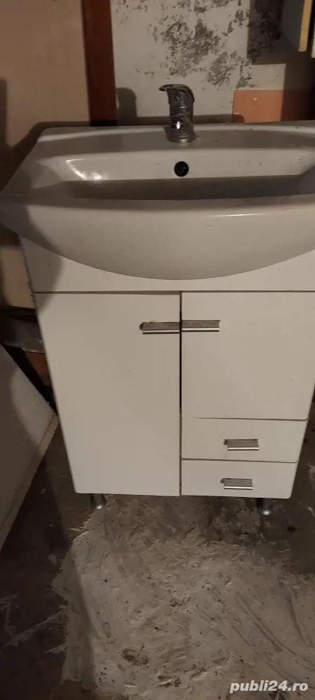vand corp baie compus din lavoar baterie si dulap ff. putin folosit la jumatate pret