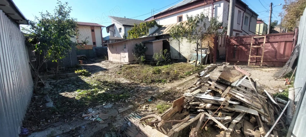 52500 Euro- 293 m.p. Teren si casa batraneasca in mun. Galati