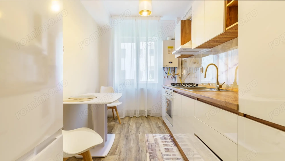 Apartament ultrafinisat de vanzare, decomandat 