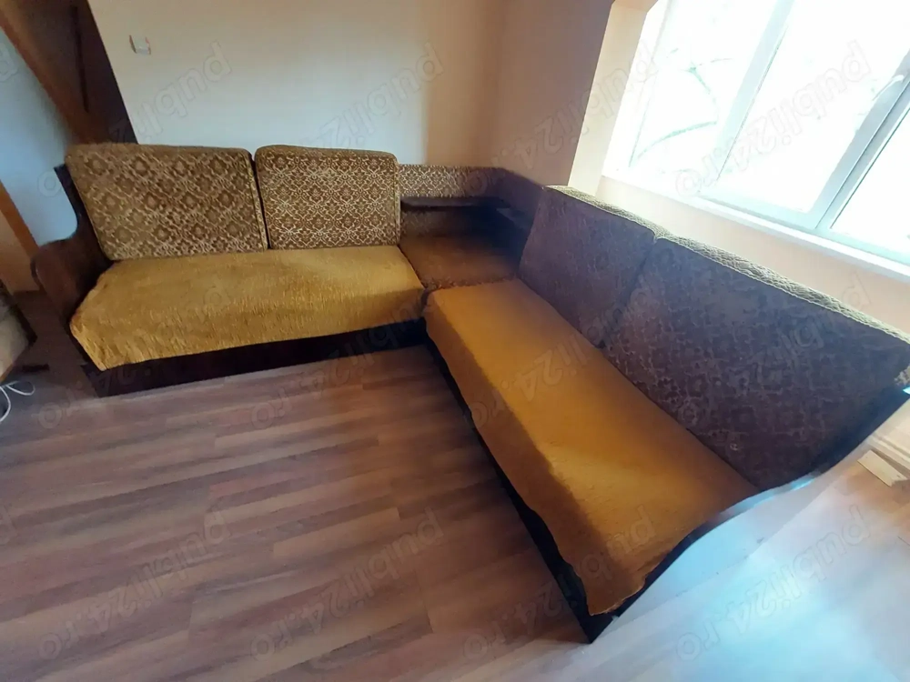 Vând coltar lemn masiv