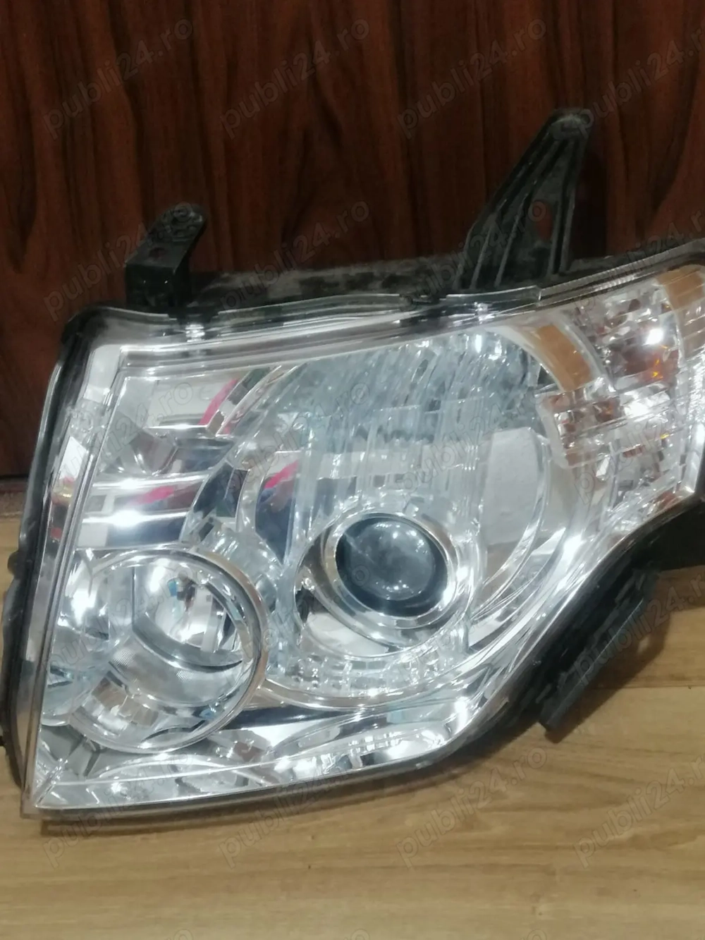 Far Mitsubishi Pajero stanga