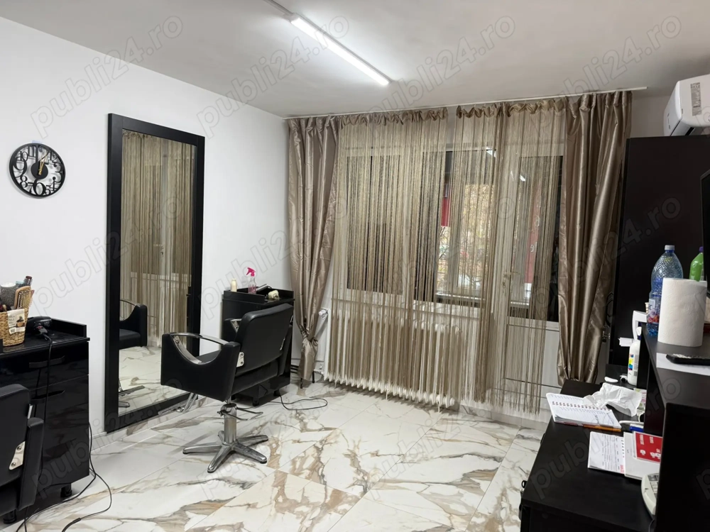 Inchiriez post manichiura-pedichiura