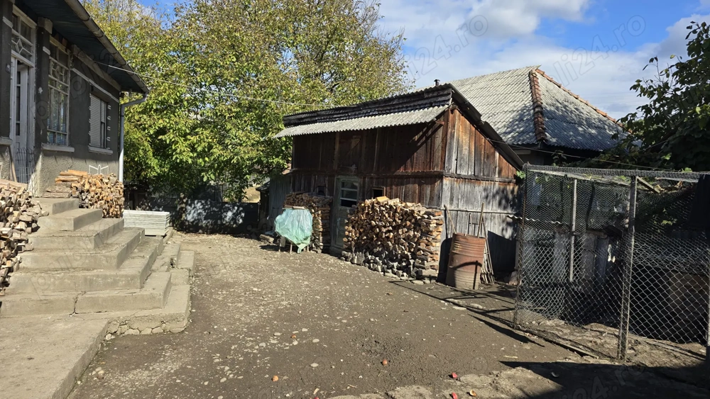 Vând casă, anexe gospodărești și grădină cu CF în Șimișna jud. Sălaj.