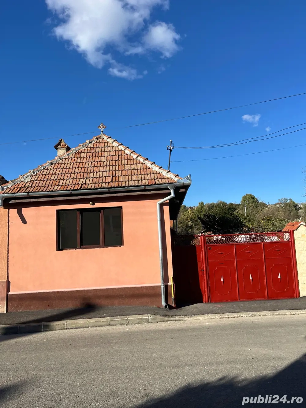 Casa renovata de vanzare  80mp  556mp teren in Zarnesti, jud. Brasov - liniste, natura.