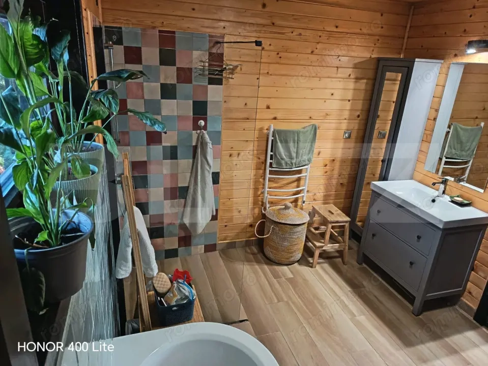 Casa superba cu 15 ari teren situata in Curteni