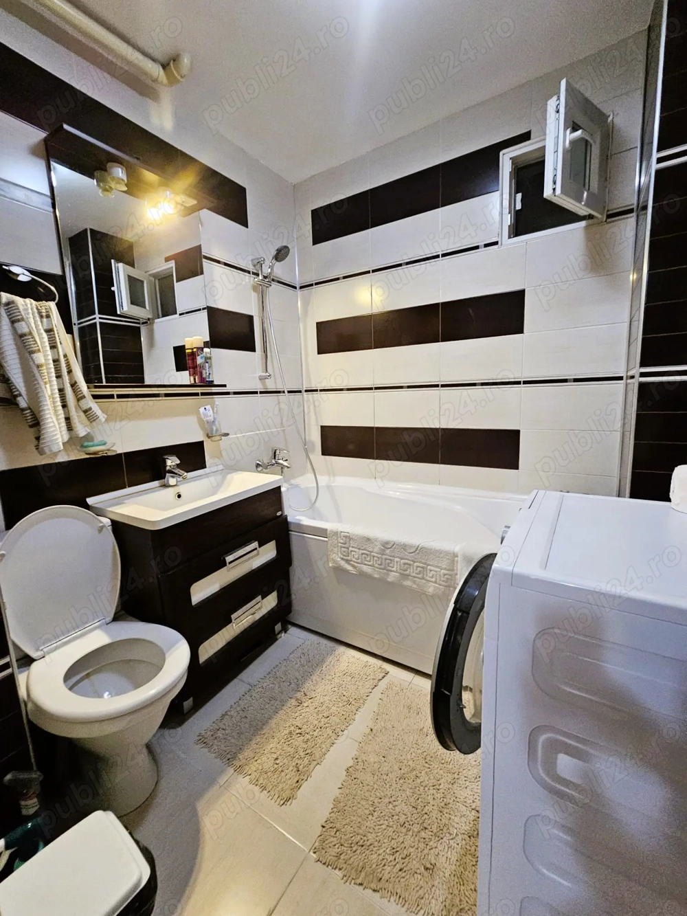 Apartament ---4 camere E3 - -etajul 3-MOBILAT