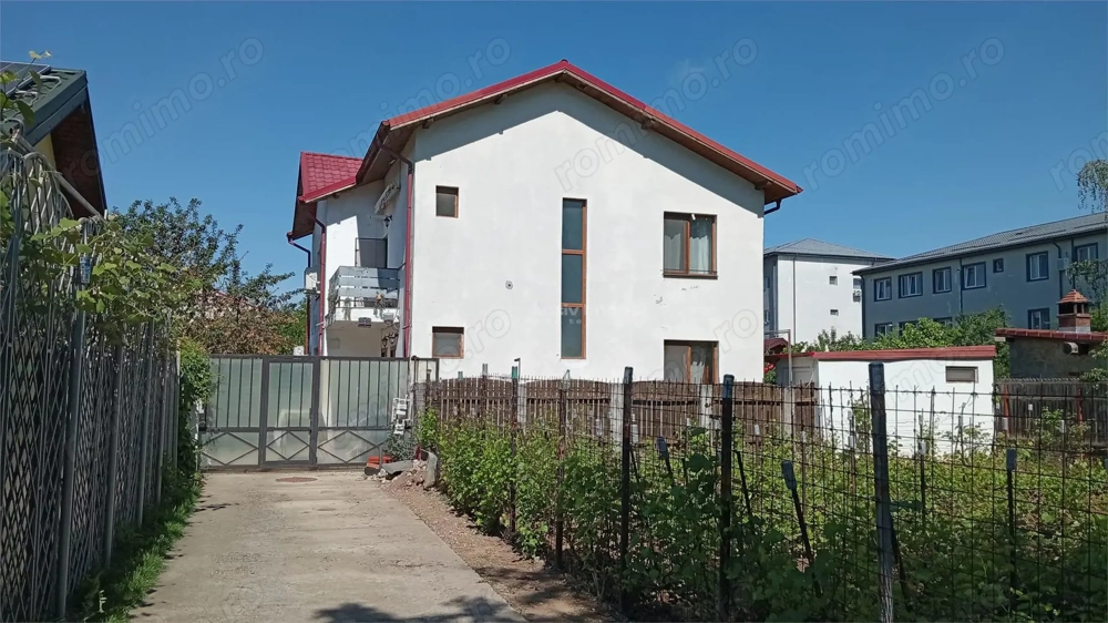 3 camere in vila si curte individuala