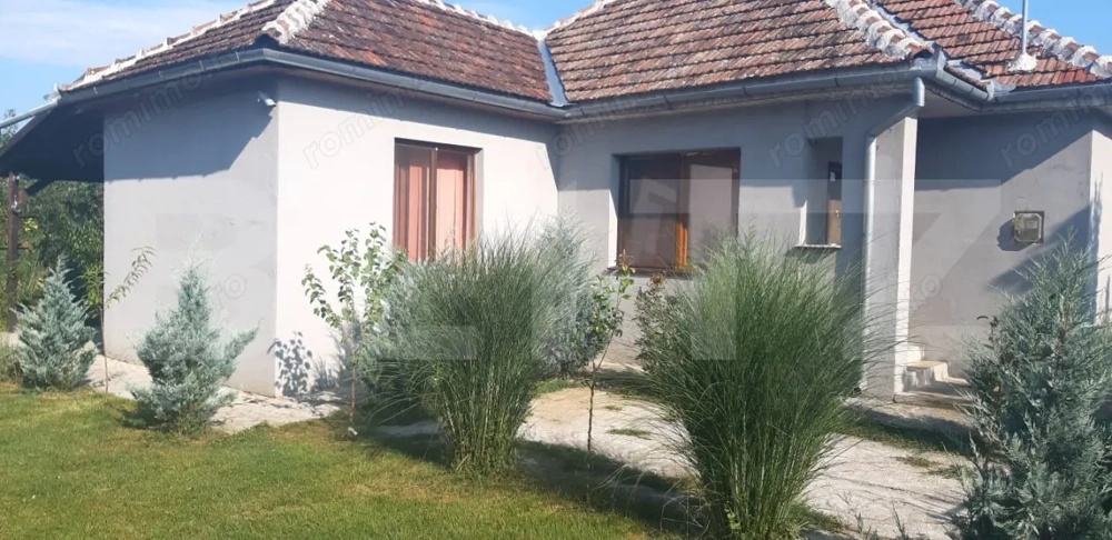 De vânzare  casă 99 mp, teren 7,5 ari în Lazuri, Satu Mare