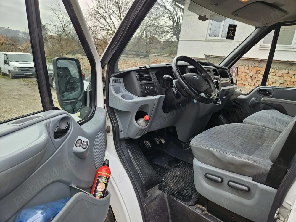Vând Ford Transit